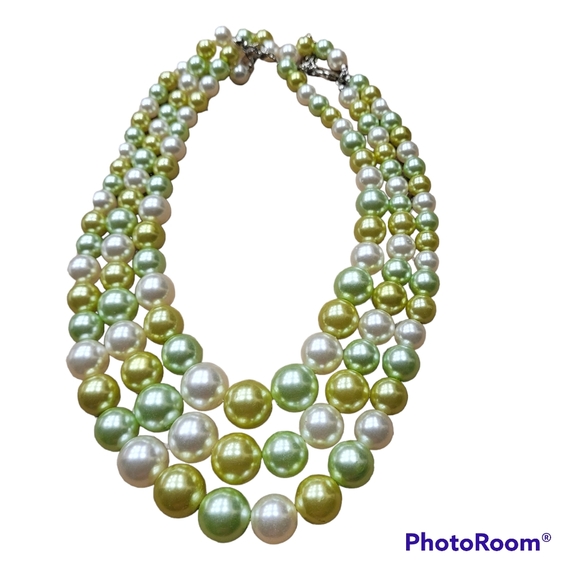 Source Unknown Jewelry - Green three strand layer pearl necklace